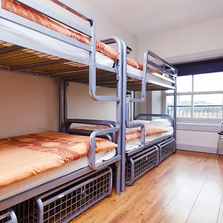 Auberge de jeunesse Bru Bar & *